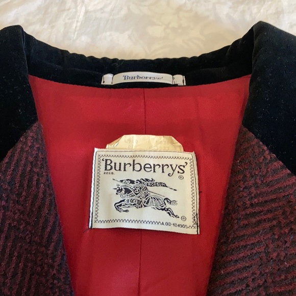 Burberry!! Vintage!! Burgundy and Black print. - Picture 6 of 15